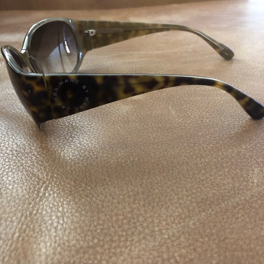 Marc Jacobs Tortoise Shell Sunglasses - Picture 4 of 8